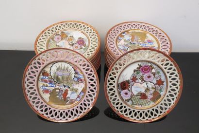 Ensemble d'assiettes en porcelaine asiatique...