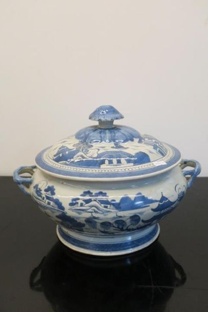 Soupière à décor blanc bleu