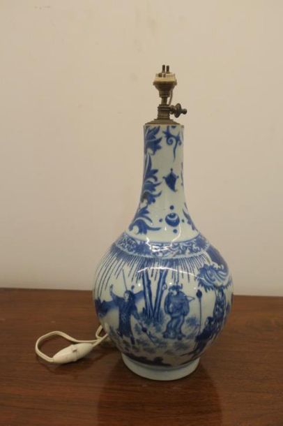 Vase gourde en porcelaine de Chine montée...