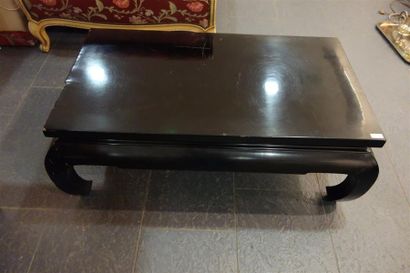 Table basse laquée noire
