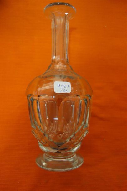Carafe à pans coupés. 

