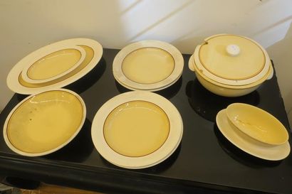 Service de vaisselle jaune et crème