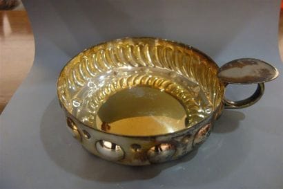 Important centre de table formant tastevin...