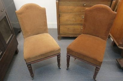 6 chaises garnitures différentes
