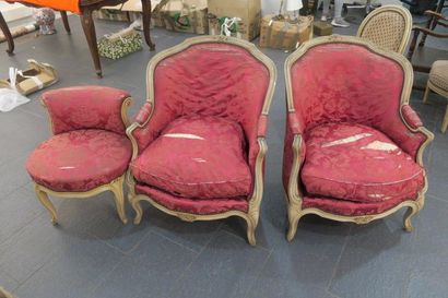 Paire de bergères en bois laqué blanc à décor...