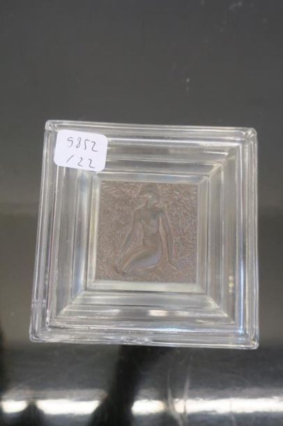Boîte en verre dans le goût de Lalique
