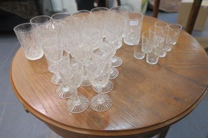 Partie de services de verres.