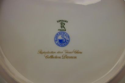 12 assiettes en porcelaine de Limoges décor...