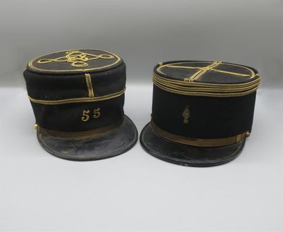 FRANCE . ARTILLERIE OFFICIER, képi mou 1900...