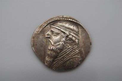 PARTHES - MITHRADATES II
DRACHME EN ARGENT...