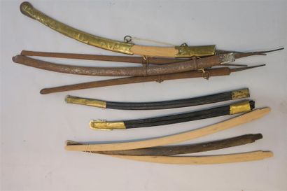 Lot de 3 FOURREAUX FER, et 4 lames, 1 fourreau...