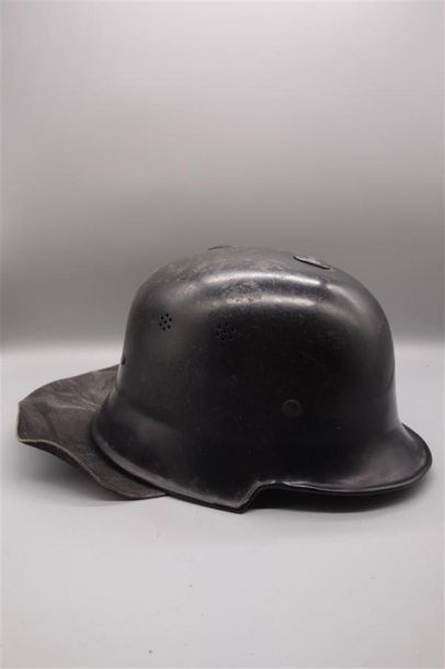 ALLEMAGNE. SAPEUR POMPIER. Casque à nuquière...