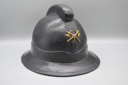 SAPEUR POMPIER. CASQUE , cuir très épais,...