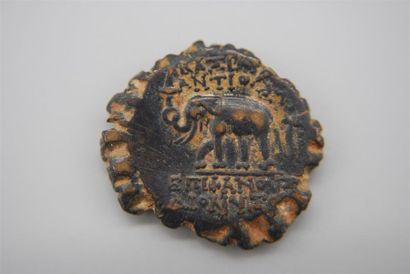 SYRIE- ANTIOCHOS VI
BRONZE serratus de 22...