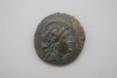 LESBOS-MYTILENE
BRONZE (C ) 17 mm A/ Tête...