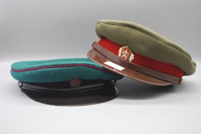 TCHECOSLOVAQUIE, CASQUETTES, lot de 2.