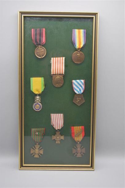 FRANCE. Décorations militaires des 2 guerres,...