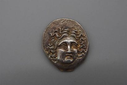 RHODES 
DRACHME EN ARGENT A/ Tête d HELIOS...
