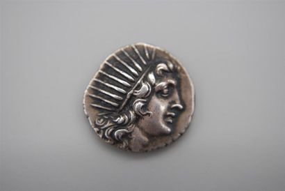 RHODES 
DRACHME EN ARGENT A/ Tête d HELIOS...