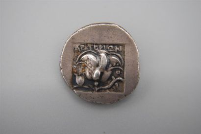 RHODES 
DRACHME EN ARGENT A/ Tête d HELIOS...