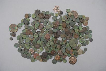 LOT D ENVIRON 315 MONNAIES ANTIQUES EN BRONZE...