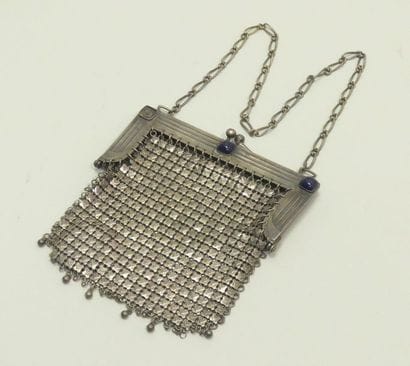 Réticule de soirée en métal. Vers 1925-1930....