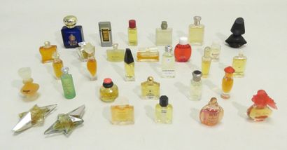 Lot de 30 miniatures sans boîte et Parfum...