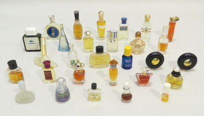 Lot de 29 miniatures sans boîte et Parfum...