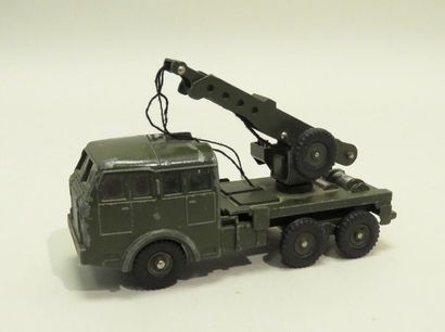 DINKY TOYS, par MECCANO France. 4 x 4 BERLIET,...
