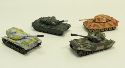 CORGI TOYS. Lot de quatre véhicules militaires,...