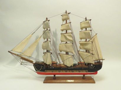 Frègate du XVIIIème. Maquette en bois peint...