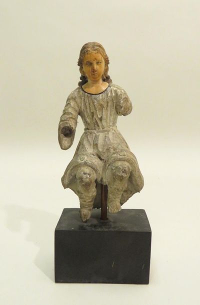 Sujet en bois sculpté avec traces de polychromie,...