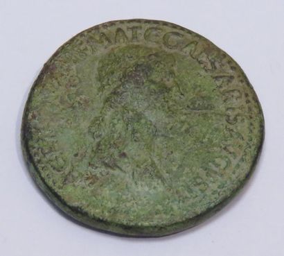 ROME

Rare sesterce d'Agrippine Mère en bronze...