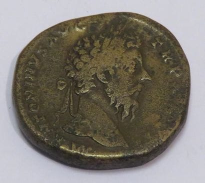 ROME

Sesterce de Marc Aurele en bronze au...