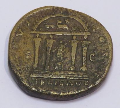 ROME

Sesterce de Marc Aurele en bronze au...