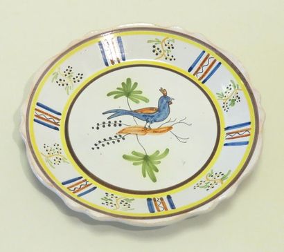Assiette creuse en faïence de NEVERS à décor...