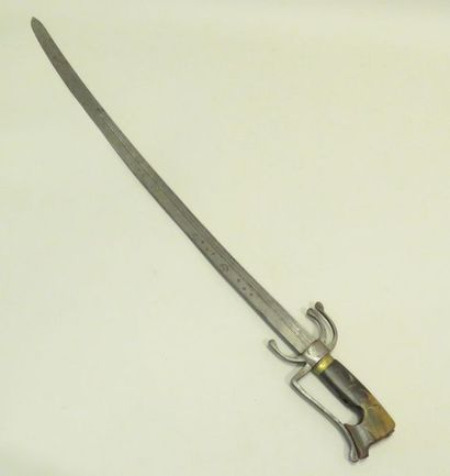 Sabre marocain dit NINCHA, poignée en corne,...