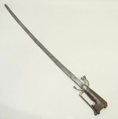 Sabre marocain dit NINCHA, poignée en bois,...