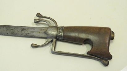 Sabre marocain dit NINCHA, poignée en bois,...