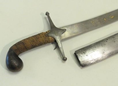Sabre ottoman, garde en fer, poignée en bois,...