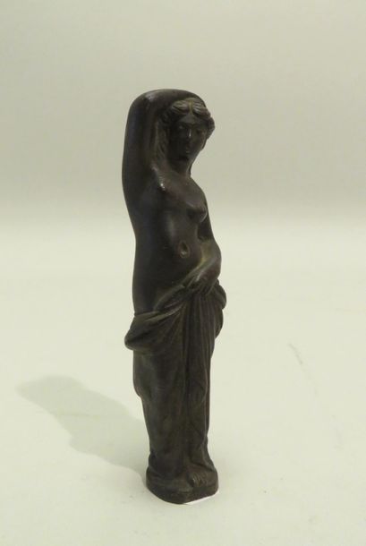 Vénus d'après l'antiquité, en bronze à patine...