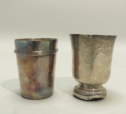 Lot de deux timbales en argent, comprenant...