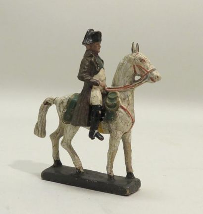 DURSO, Belgique. Napoléon à cheval, en terr-cuite...