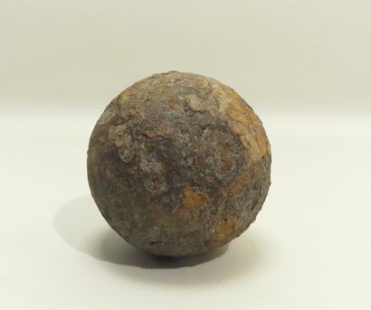 Boulet en fonte de fer.
Provenant de Waterloo.
Diam.:...