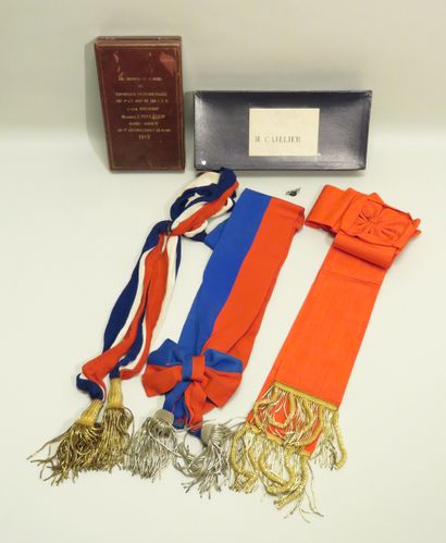 Trois ceintures : 
-Ceinture écharpe de maire...