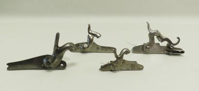 Lot de quatre platines :
-Platine miniature...