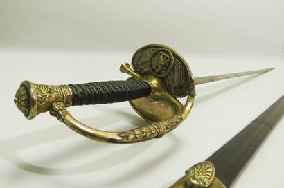 Epée d’officier type 1817 à ciselures. Fusée...
