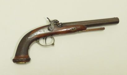 Pistolet à percussion d’officier.
Canon à...