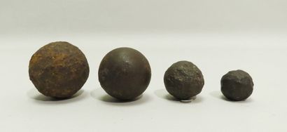 Quatre boulets, dont une balle de fusils.
Provenant...