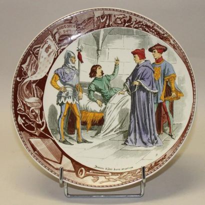 Suite de neuf assiettes en faënce de SARREGUEMINES...